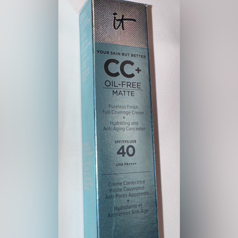 IT Cosmetics CC+ Oil-Free Matte Foundation and it Conceals, SPF 40 - Tan - Picture 7 of 7
